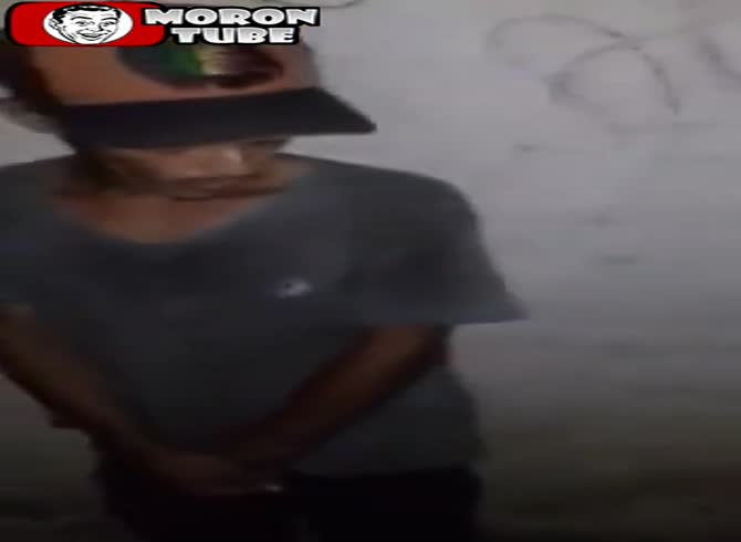 Video :The audience is alerted as the thief is shot in the hand